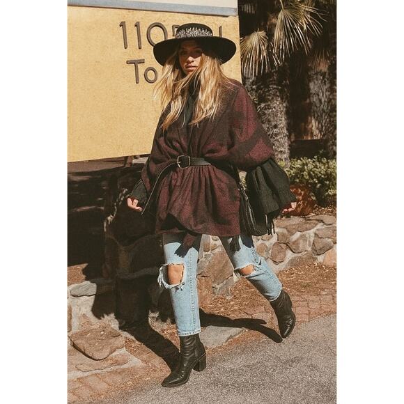 Anthropologie Cleobella Sevigny Capelet Poncho Cardigan Red Wine Black One Size - Picture 11 of 11